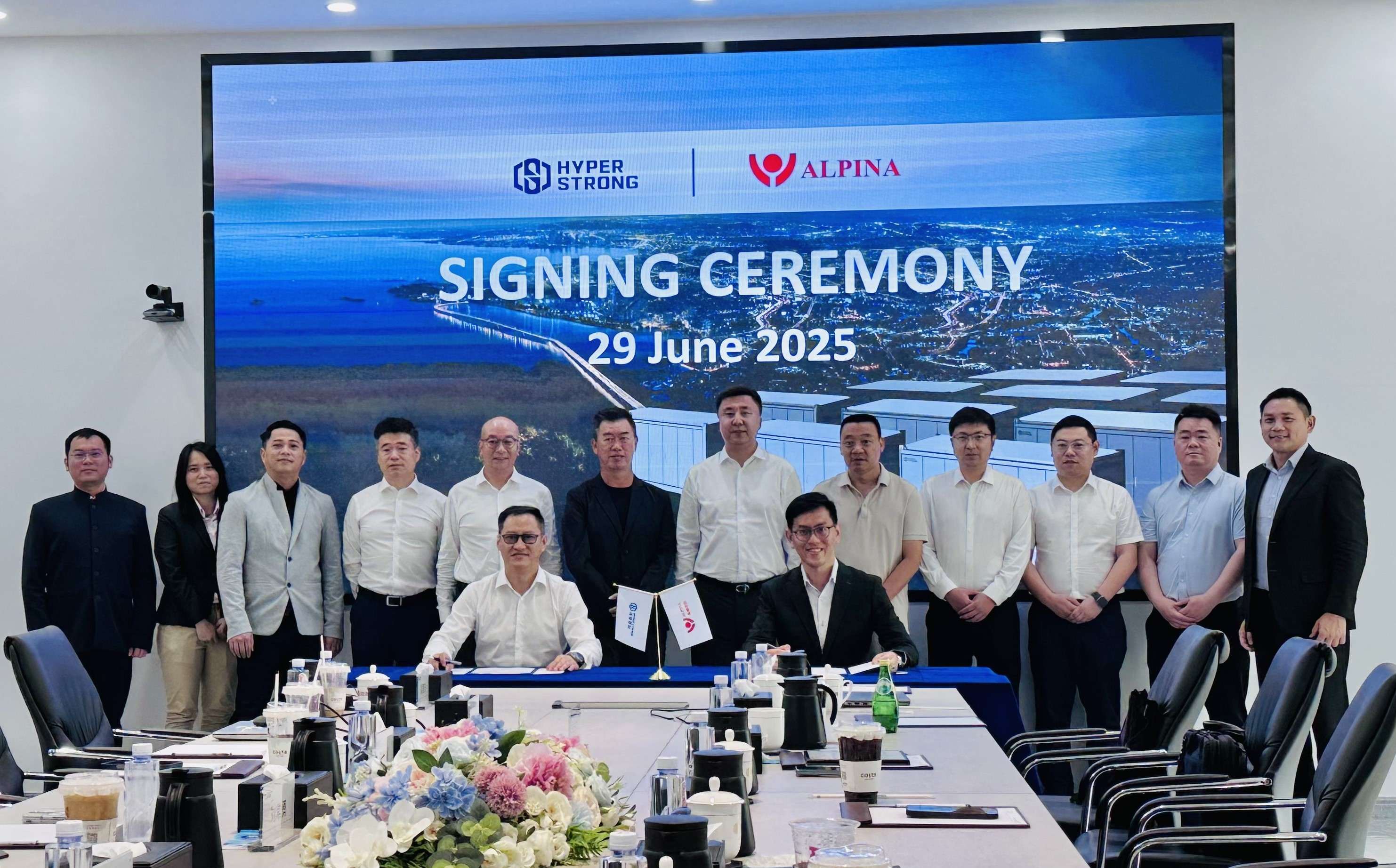 Signing 压缩.jpg